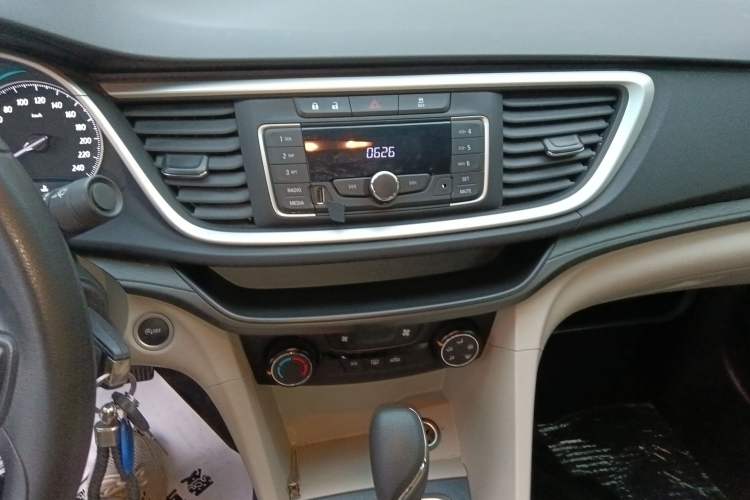 Used Buick GT 2017 15N Automatic Elite Version Audio And AC Panel