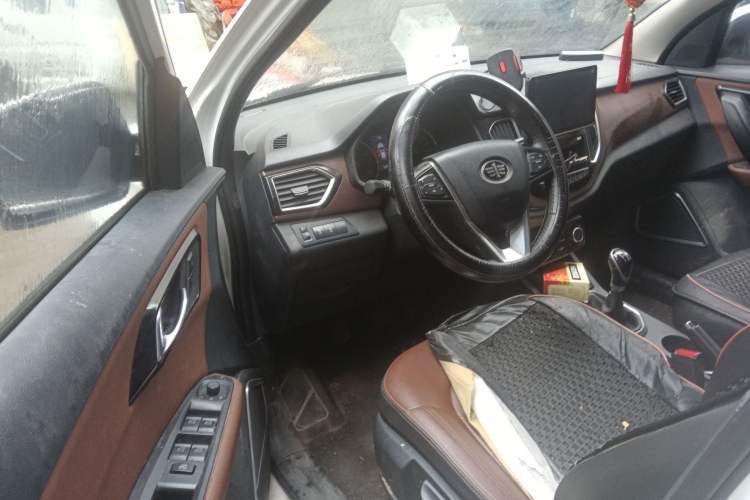 Used FAW Senya R7 2016 1.6L Manual Luxury Model Driver Seat