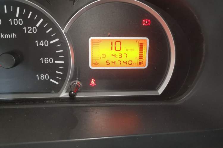 Used BAIC Weiwang 306 2011 1.3L base model 7 seats Odometer Close Up