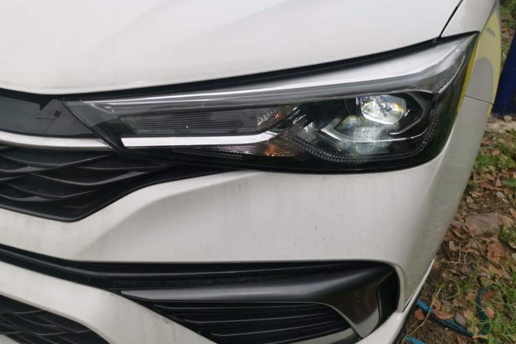 Used Roewe i5 2021 1.5L CVT Black Gold Edition Left Front Headlight