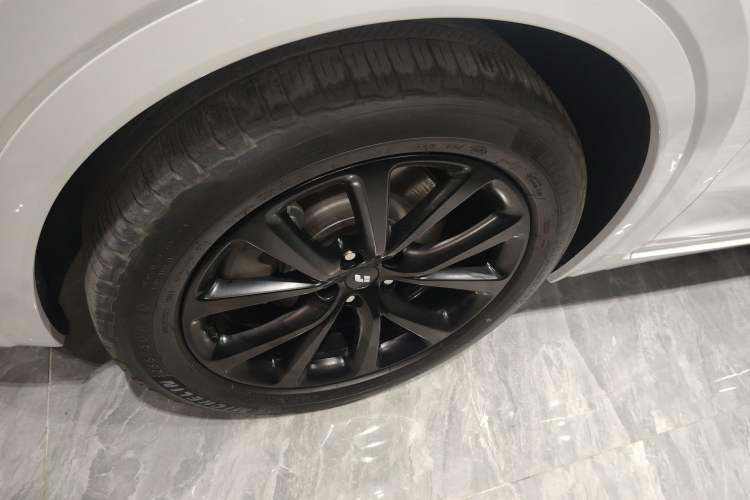 Used Li Auto ONE 2021 Extended-Range 6-Seater Version Left Front Wheel Hub