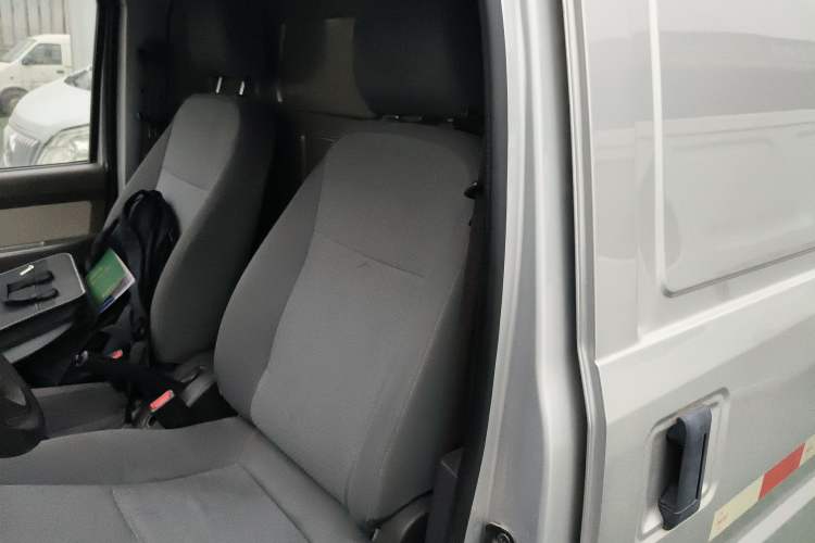 Used Wuling EV50 2021 Van Logistics Vehicle Huishitong Penghui 43.2kWh Tongyu Electric Control System
