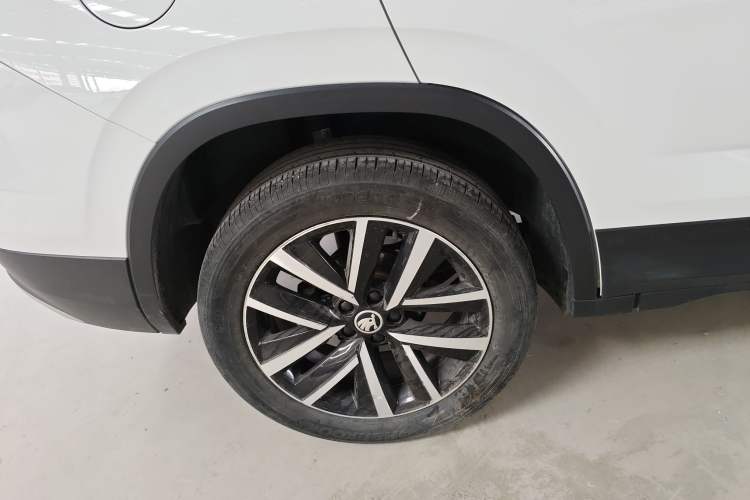 Used Skoda Kamiq 2022 1.5L Automatic Comfort Edition Right Rear Wheel Hub