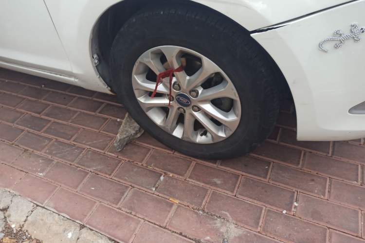 Used Ford Focus 2013 Hatchback Classic 1.8L Automatic Base Model Right Front Wheel Hub