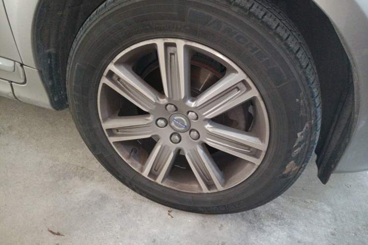 Used Volvo XC60 2016 T5 Smart Version Right Front Wheel Hub