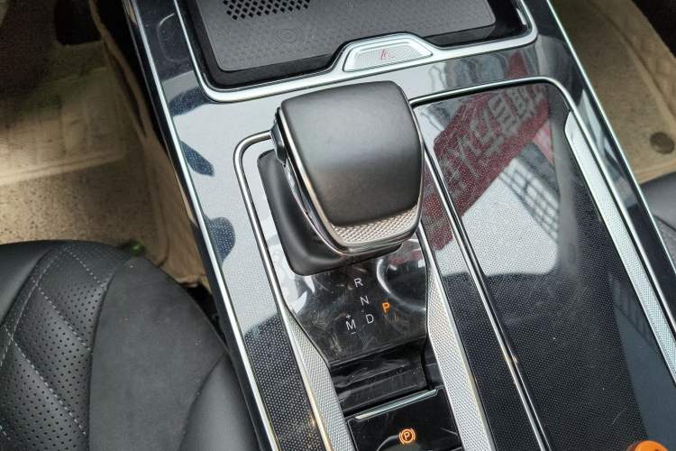 Used Hongqi HS5 2023 2.0T Qixiang Pro Edition Gear Lever