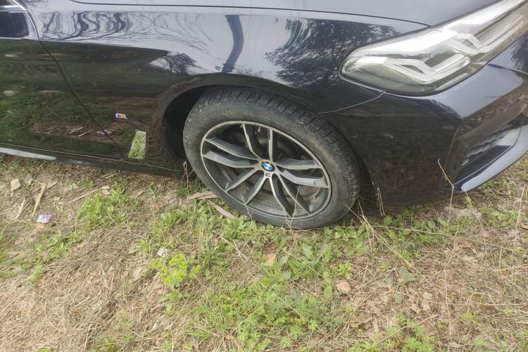 Used BMW 5 Series 2021 525Li M Sport Package Right Front Wheel Hub