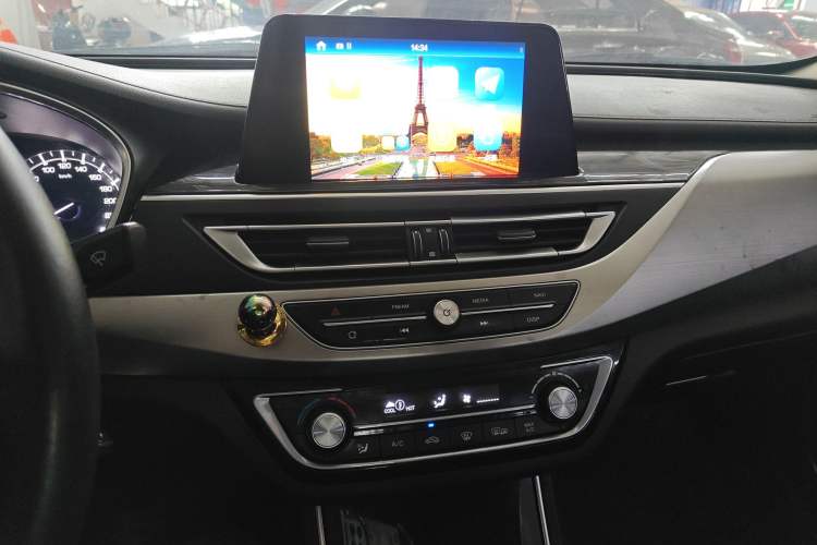 Used CHANGAN Raeton CC 2018 1.5T Manual Elegant Model China V Standard Audio And AC Panel