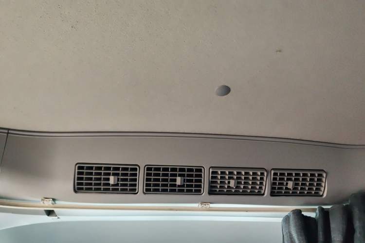 Used Jinbei Gold Hiace M Classic 2022 1.5L Travel Lion Passenger Van 6 Seats