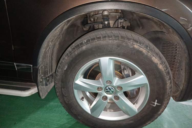 Used Volkswagen Touareg 2015 3.0 TDI Diesel Comfort Model Exterior 7