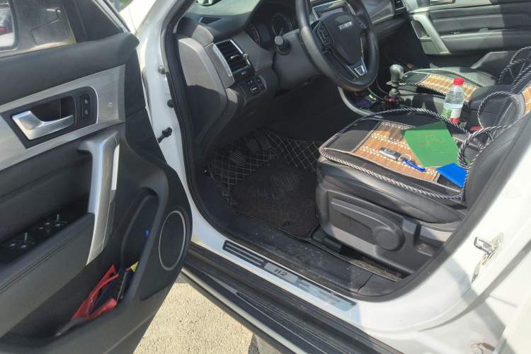 Used Haval H2 2018 Red-Label 1.5T Manual Two-Wheel Drive Elite Model Driver Seat