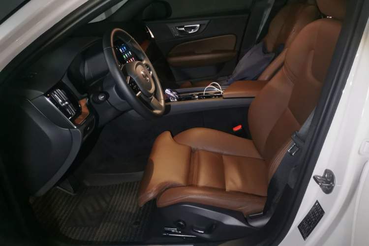 Used Volvo S60 2024 B4 Zhiyuan Luxury Edition
