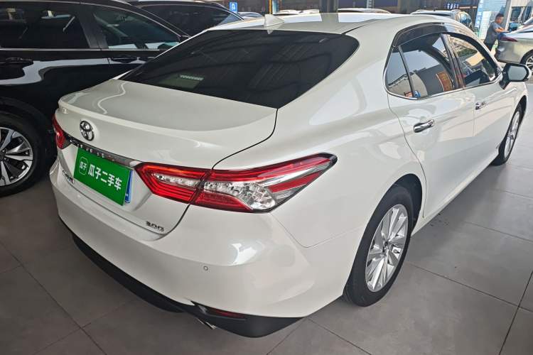 Used Toyota Camry 2021 2.0G Luxury Edition
