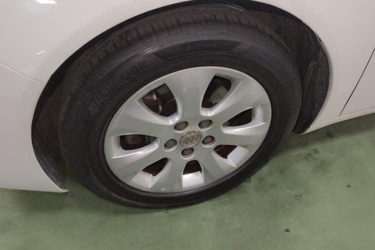 Used Buick Regal 2015 1.6T Leading Technology Model Exterior 4