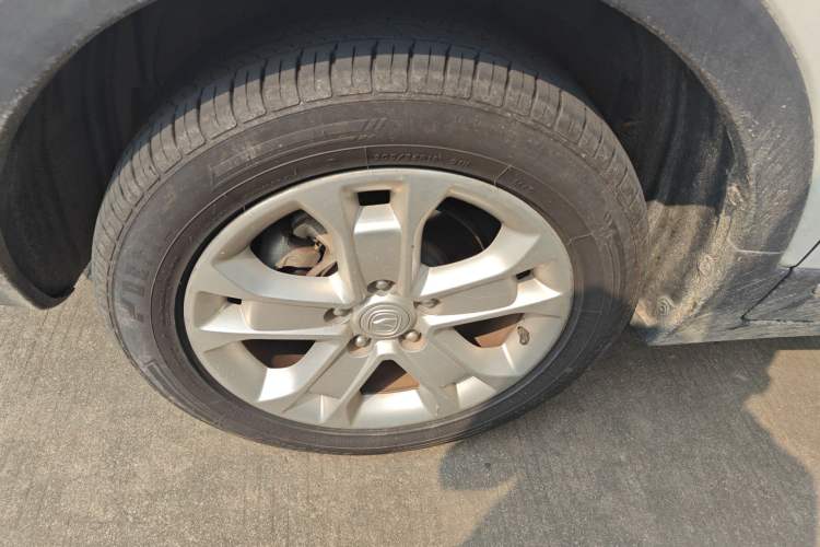 Used CHANGAN CS15 2016 1.5L Automatic Fashion Edition Left Front Wheel Hub