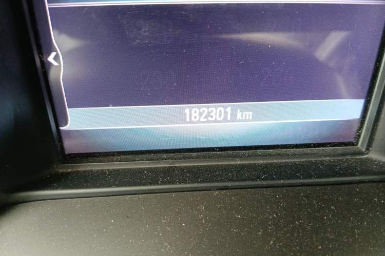 Used Buick Envision 2016 20T Two-Wheel Drive Leading Version Odometer Close Up