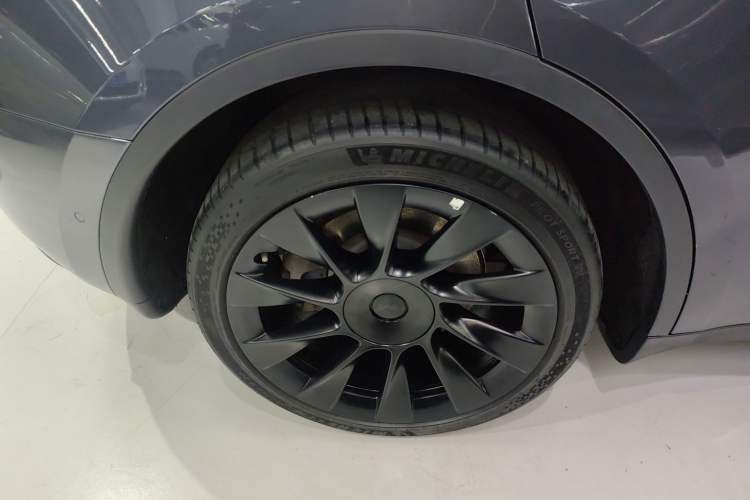 Used Tesla Model Y 2022 Long-Range All-Wheel-Drive Version
