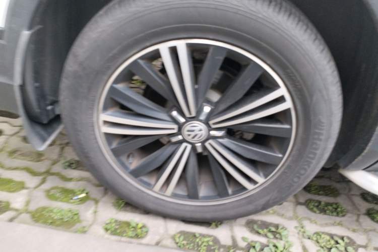 Used Volkswagen Tiguan L 2019 330TSI Automatic Two-Wheel Drive Luxury Edition China V Standard Right Rear Wheel Hub