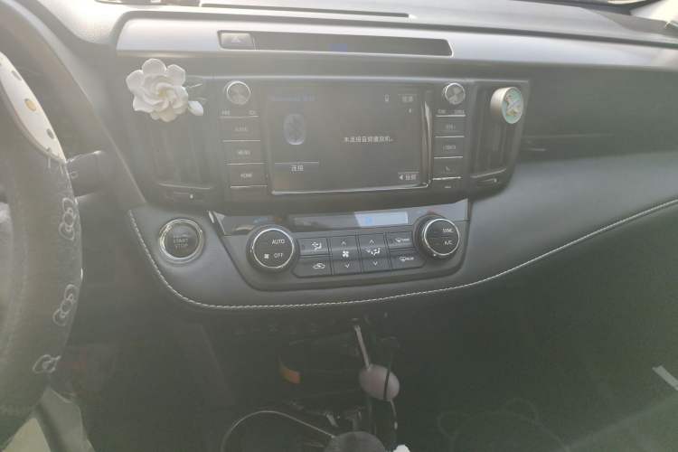 Used Toyota RAV4 2016 2.5L Automatic 4x4 Elite Edition Audio And AC Panel