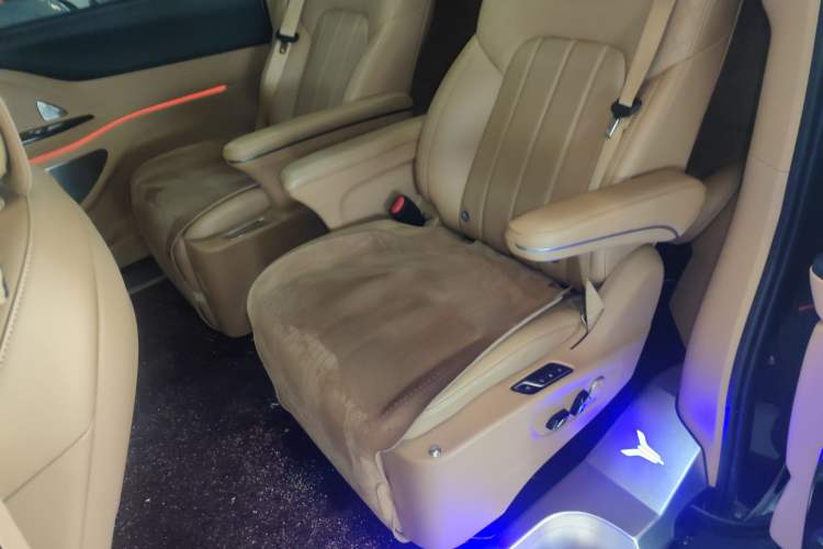 Used VOYAH Dream 2024 PHEV Extended-Range Premium Edition
