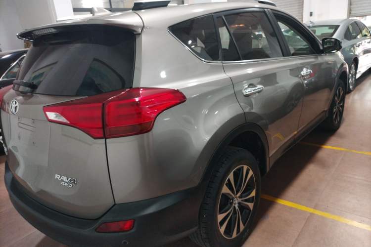 Used Toyota RAV4 2015 2.5L Automatic 4x4 Luxury Edition
