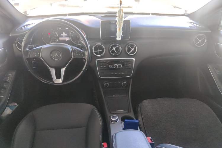 Used Mercedes-Benz A-Class 2013 A 180 Fashion Model Center Console