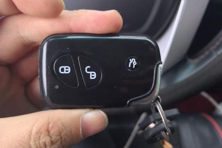 Used BYD S6 2013 Platinum Edition 2.0L Manual Luxury Model