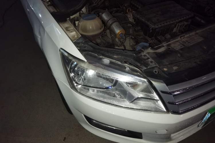 Used Volkswagen Santana 2013 1.6L Manual Luxury Edition Right Front Headlight