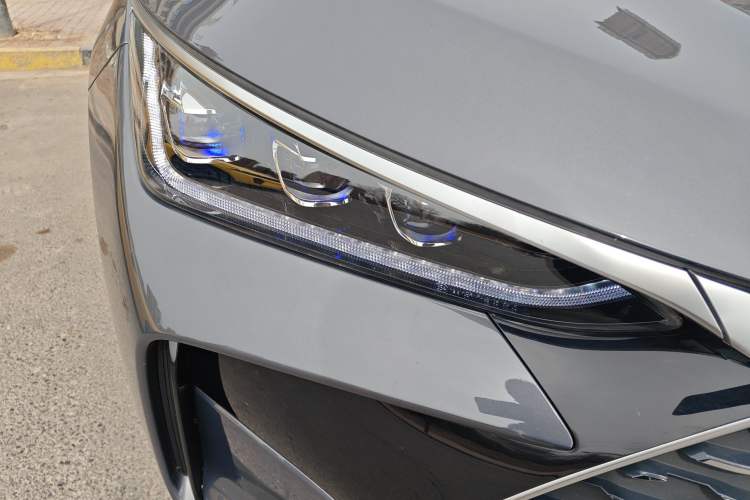 Used BYD Tang New Energy 2024 DM-i Glory Edition 112KM Prestige Model Right Front Headlight