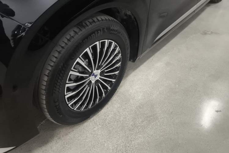 Used Denza D9 2024 DM-i 980 Four-Wheel Drive Prestige Model
