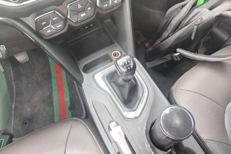 Used GAC Trumpchi GS4 2017 235T Manual Two-Wheel Drive Luxury Edition Gear Lever