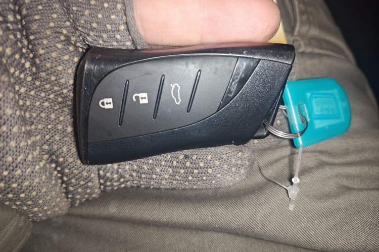 Used Lexus ES 2025 300h Deluxe Edition
