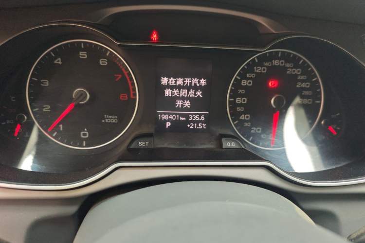 Used Audi A4L 2015 35 TFSI Automatic Comfort Model Odometer Close Up