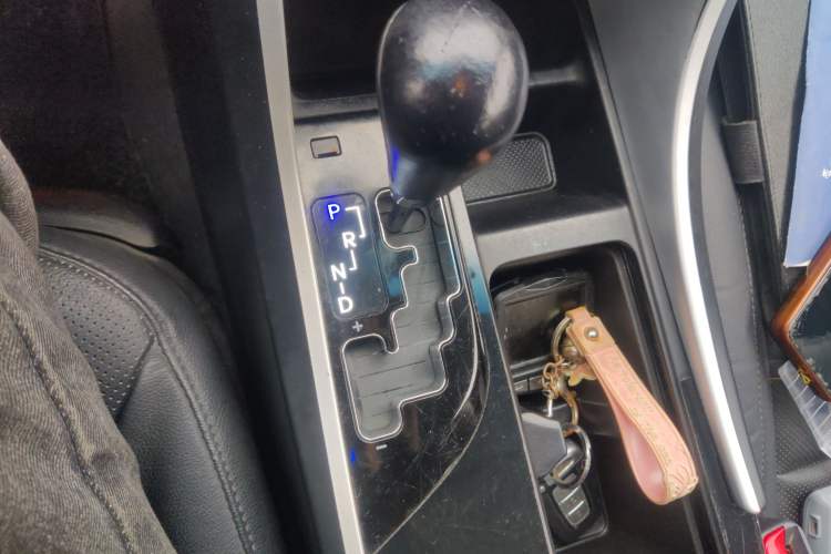 Used Hyundai Sonata 2013 2.0L Automatic Supreme Edition Gear Lever
