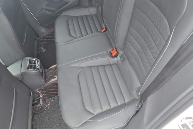 Used Volkswagen Lamando 2019 280TSI DSG Comfort Edition China VI standard Left Rear Seat