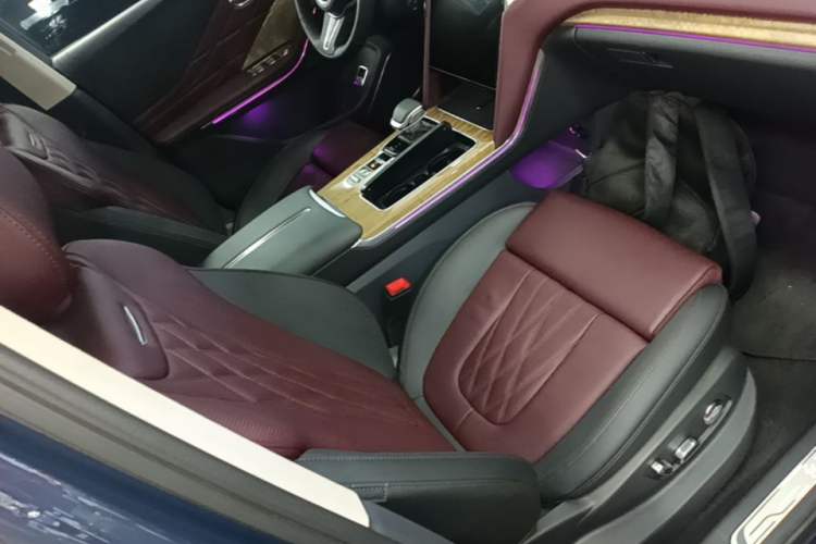 Used Hongqi HS7 2023 2.0T Automatic All-Wheel-Drive Flagship Edition Six Seats
