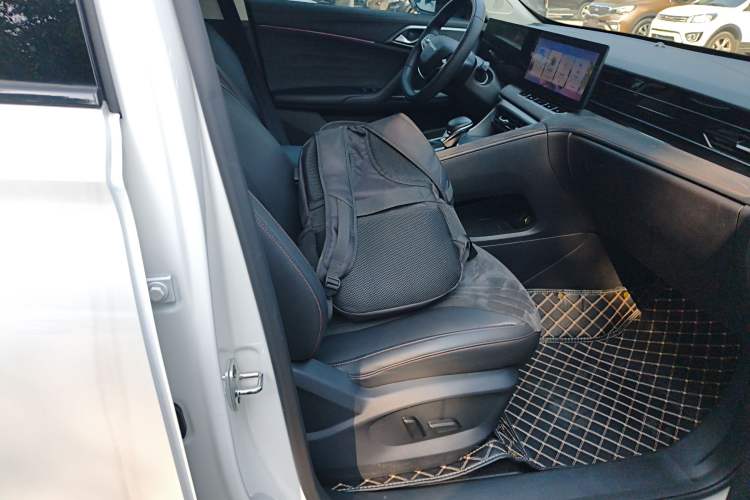 Used Roewe D5X DMH 2024 135 Tech Edition
