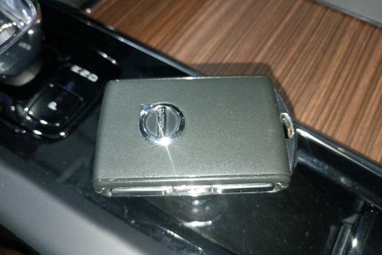 Used Volvo XC60 New Energy 2024 T8 Plug-in Hybrid Long-Range All-Wheel Drive Smart Luxury Edition
