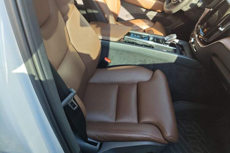 Used Volvo XC60 2024 B5 4x4 Smart Luxury Edition