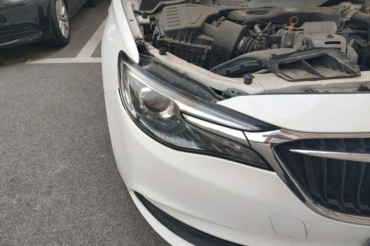 Used Buick GT 2019 15T Dual-Clutch Advanced Version China VI Standard Right Front Headlight