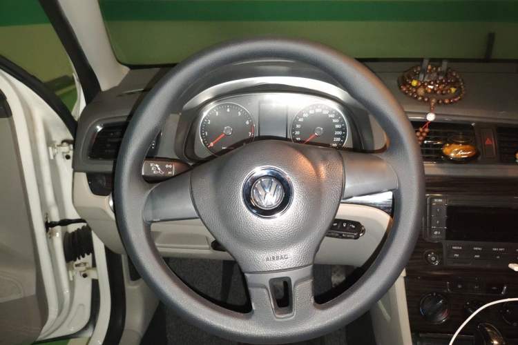 Used Volkswagen Gran Lavida 2013 1.6L Automatic Comfort Model Steering Wheel