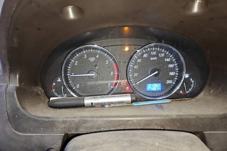 Used BAIC Weiwang M30 2015 1.5L Basic Version DAM15 Instrument Cluster