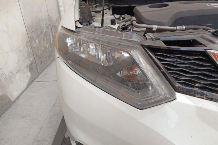 Used Nissan X-Trail 2016 2.5L CVT Sport Edition 4WD Right Front Headlight