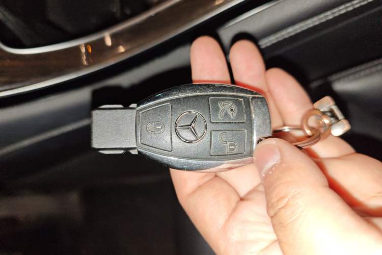 Used Mercedes-Benz GLC 2017 GLC 260 4MATIC Luxury Model Vehicle Key