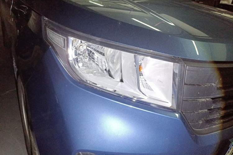 Used Wuling Hongguang PLUS 2020 1.5L Manual Standard Edition 5 Seats Right Front Headlight