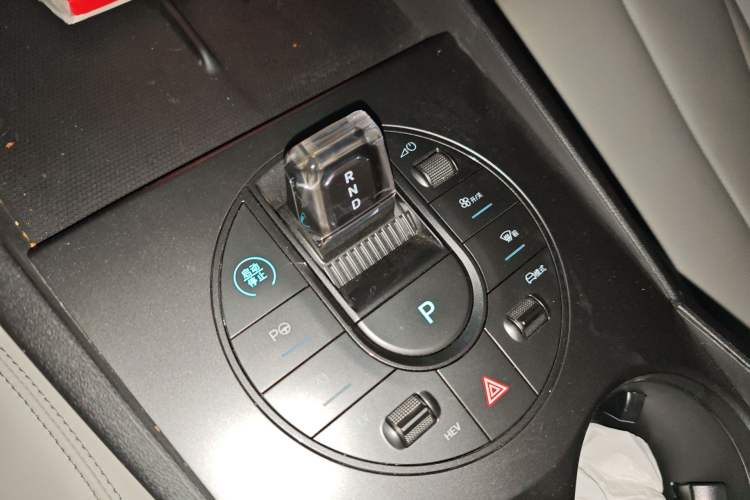 Used BYD Seal 06 New Energy 2025 DM-i Smart Drive 80KM Luxury Model Gear Lever