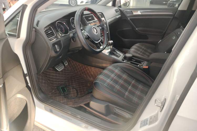 Used Volkswagen Golf 2019 1.8TSI Travel Edition