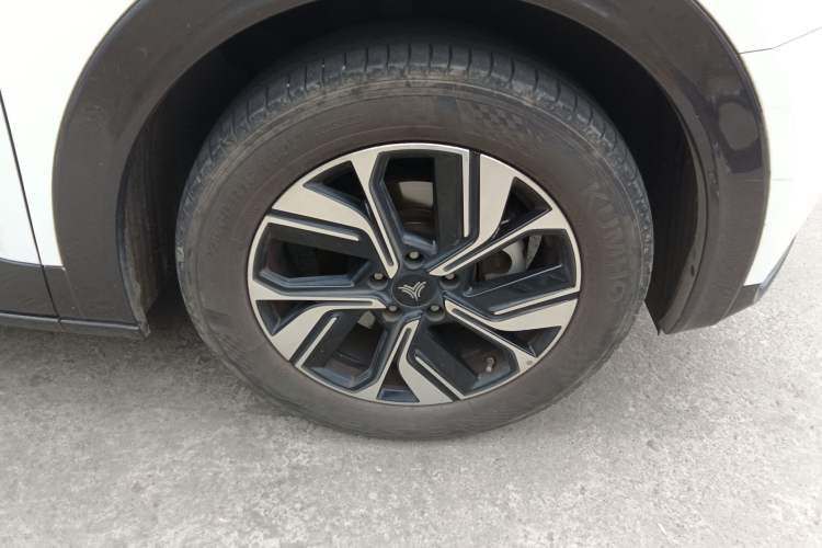 Used NETA U 2022 Zhi400 Pro Ternary Lithium Right Front Wheel Hub