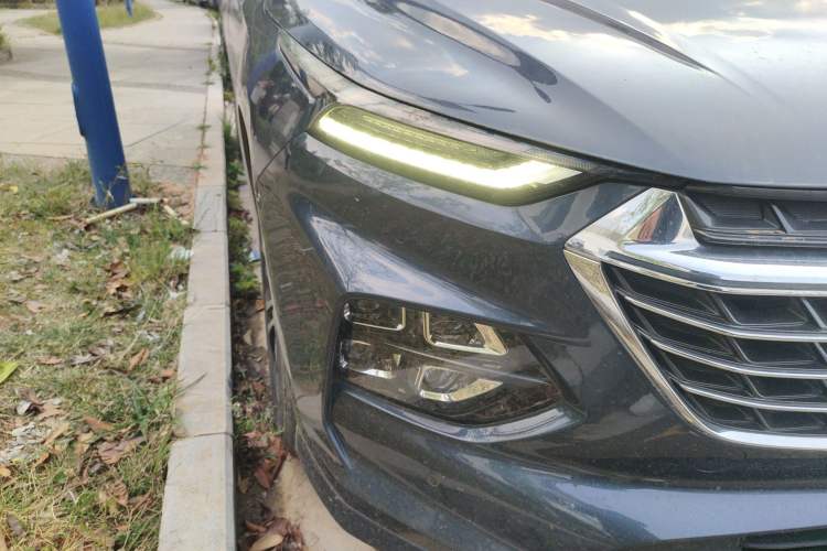 Used Wuling Victory 2020 1.5T CVT Flagship Edition Right Front Headlight