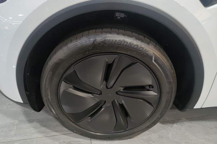 Used Tesla Model Y 2026 Facelifted Long-Range Rear-Drive Model Left Front Wheel Hub